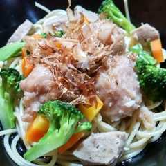 รูปของ Sop Spageti Pentol Njamoer Katsuobushi