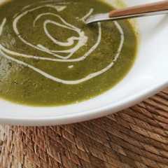 Una foto de Crema de acelga y calabacita 💚