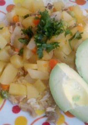 Una foto de Cau cau con palta