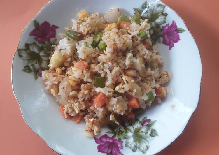 Bagaimana Menyiapkan Nasi goreng simple yang Lezat