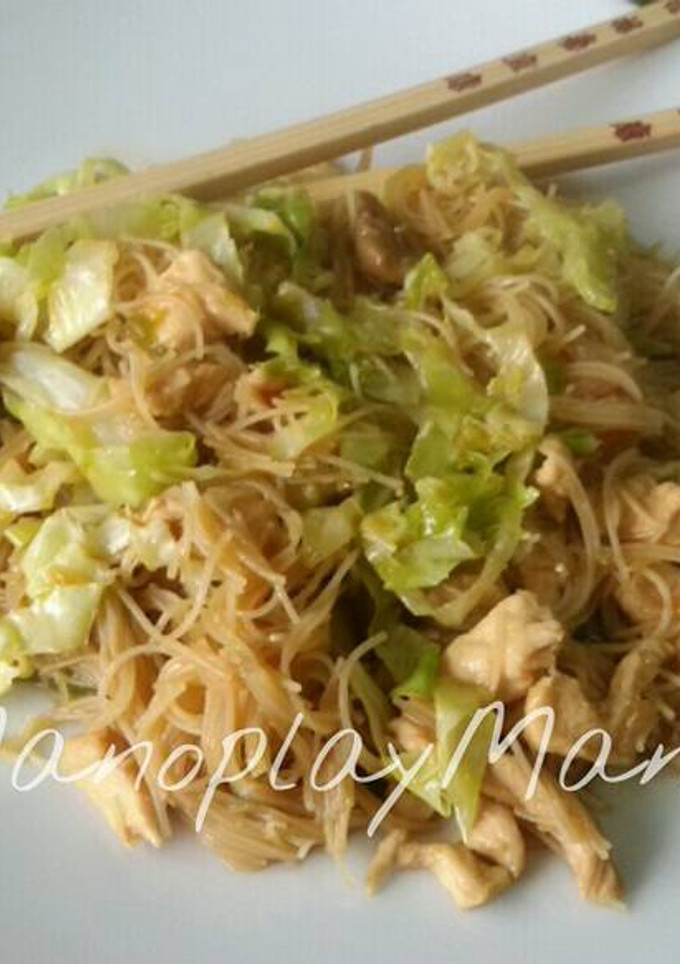 Una foto de Fideos de cristal con pollo y verduras en GME, F Y G y tradicional