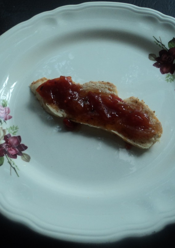 Una foto de Mermelada de cebolla, tomate cherry y chile piquín a la mexicana las correa. México
