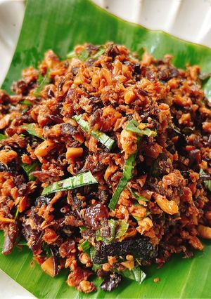 Hình của món Nấm xào mặn với rong biển.