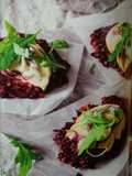 Rote - Bete - Puffer mit Birne und Käserolle