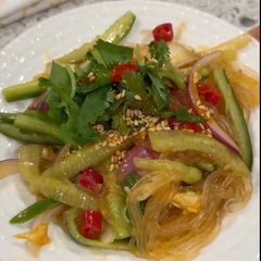 A picture of Chinese Salad.