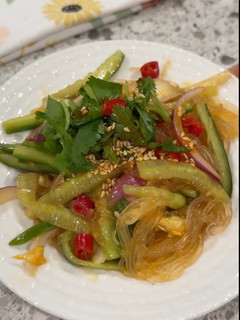 A picture of Chinese Salad.