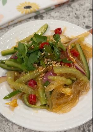 A picture of Chinese Salad.
