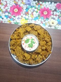 મેથીના મુઠીયા (Methi Muthiya Recipe In Gujarati) રેસીપી મુખ્ય ફોટો