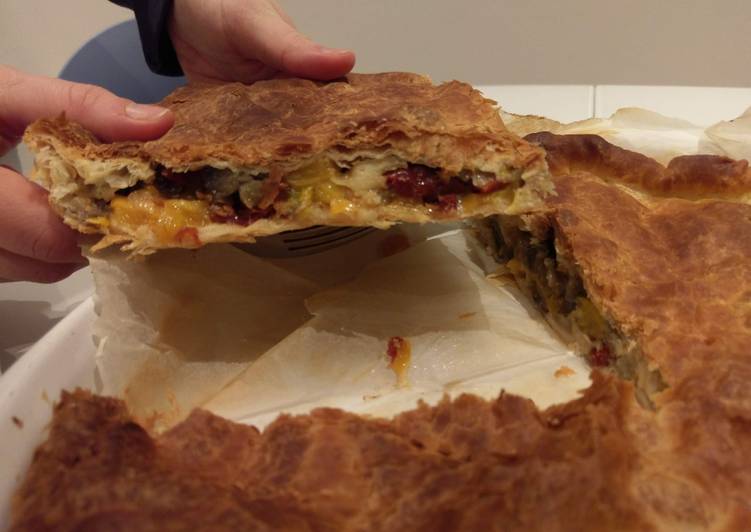Torta rustica con verdure e pomodori secchi