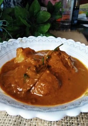 ढाबा स्टाइल दम आलू (dhaba style dum aloo recipe in Hindi) रेसिपी मुख्य फोटो