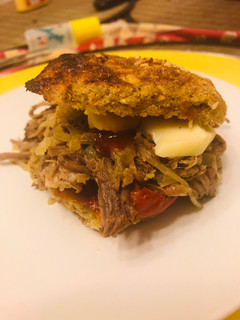 Una foto de Carne en hebras (cocción lenta) ideal para rellenar sándwich, empanadas, lasaña, económica y fácil 🤗