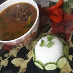 A picture of Kaly chany ka salan with boil Rice.