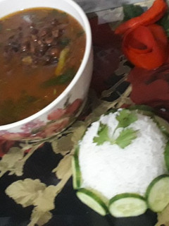 A picture of Kaly chany ka salan with boil Rice.