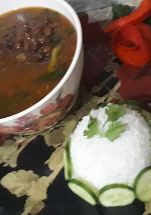 A picture of Kaly chany ka salan with boil Rice.