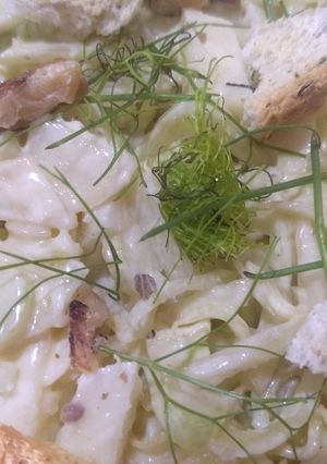 Una foto de Ensalada fresca de hinojo, manzana y pera