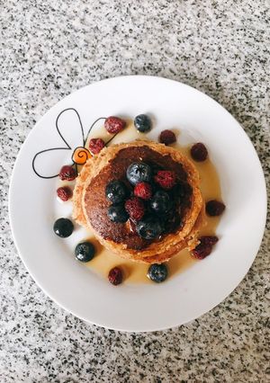 Una foto de Pancakes 🥞 de mantequilla de maní y avena 🤍🤍