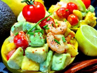 Salade mangue, avocat et crevettes
