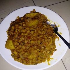 A picture of Beans with swrt potatoes.