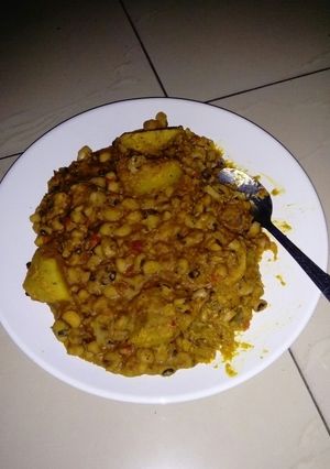 A picture of Beans with swrt potatoes.