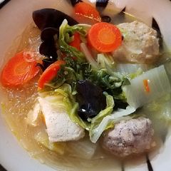 A picture of Napa cabbage tofu and chickenball soup *Instant pot max*三鲜粉丝汤#mommasrecipes.