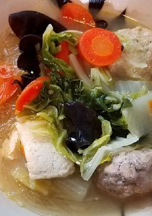 A picture of Napa cabbage tofu and chickenball soup *Instant pot max*三鲜粉丝汤#mommasrecipes.