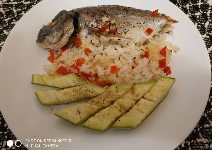 Рыбная запеканка с рисом в духовке: рецепт - Лайфхакер