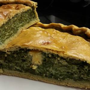 Pascualina con acelga y cebolla cruda, facilísima!