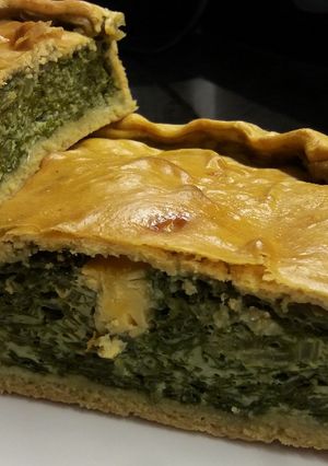 Una foto de Pascualina con acelga y cebolla cruda, facilísima!