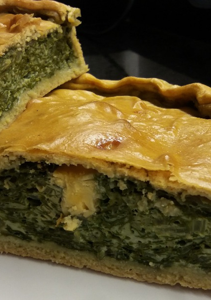Una foto de Pascualina con acelga y cebolla cruda, facilísima!