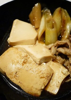 A picture of Easy Meat Tofu with Store-Bought Sukiyaki Sauce.