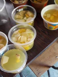 Una foto de Gelatina con frutas para los peques