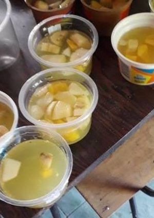 Una foto de Gelatina con frutas para los peques