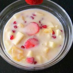 A picture of Fruit raita.