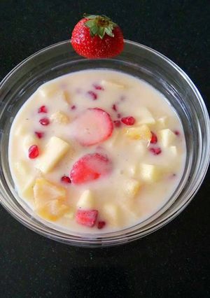 A picture of Fruit raita.