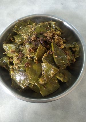 A picture of Broad beans paturi.