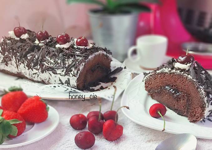 How to Prepare Appetizing Bolu gulung Black Forest