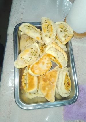 Una foto de Empanadas de jamón, queso y choclo 😋