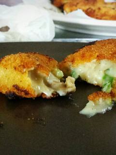 Una foto de Croquetas de verduras y queso