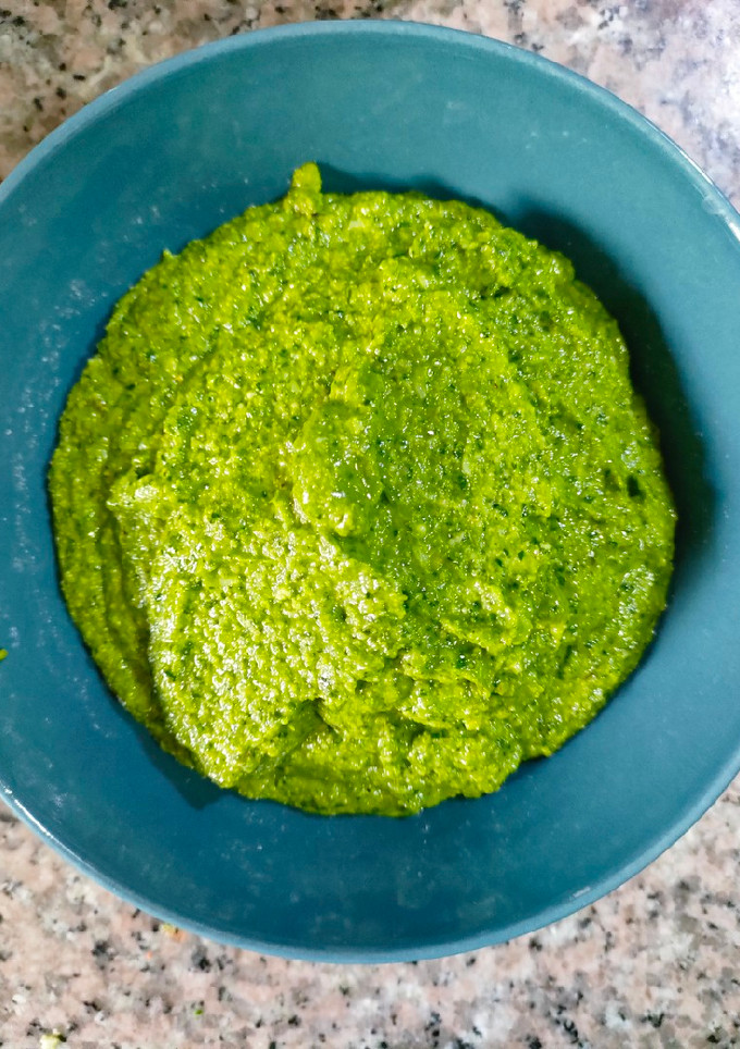 Una foto de Pesto de albahaca y anacardos