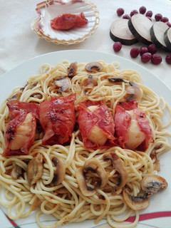 Una foto de Spaghetti estilo risotto con vieiras y bacon