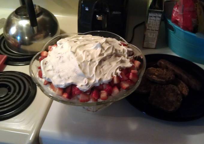 Fresh strawberry trifle