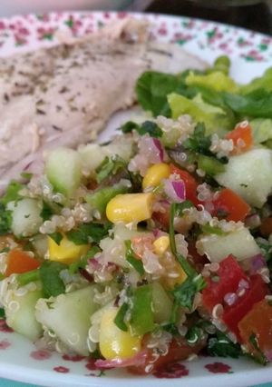 Una foto de Ensalada de quinoa veraniega