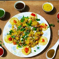 A picture of Aloo chana chat.