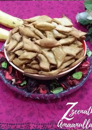 A picture of Banana Shakkarparas.