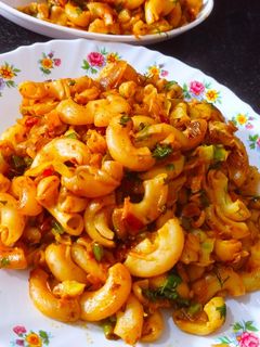 स्पाइस रेड मैकरॉनी(spicy red macaroni recipe in hindi) रेसिपी मुख्य फोटो