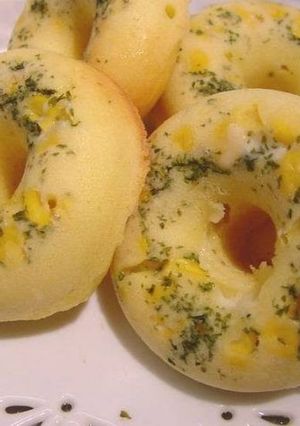 A picture of Oil-free Baked Savory Donuts.