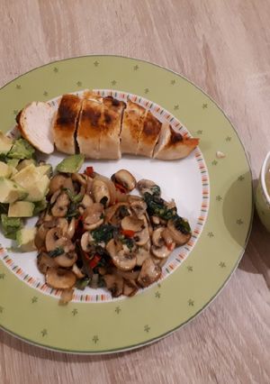 A picture of Low Calorie Oven grilled Chicken and Veggie.