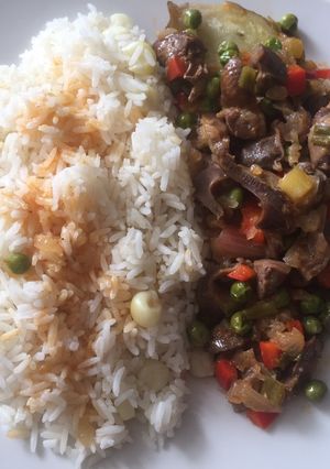Una foto de Corazones de pollo y mollejitas guisadas al vino