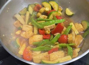 Hình của món Đậu phụ xào rau củ chay.