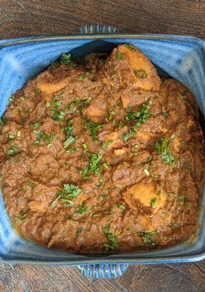 A picture of Malvani chicken.